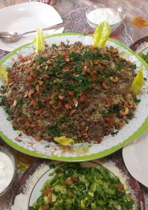 صورة لوصفة رز بلحمه وابازيلا نحنه منسميها أوزي