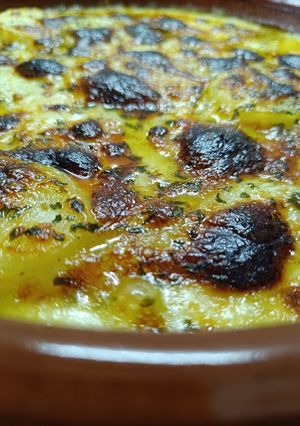 Una foto de Patatas con queso (monte veronese) al horno