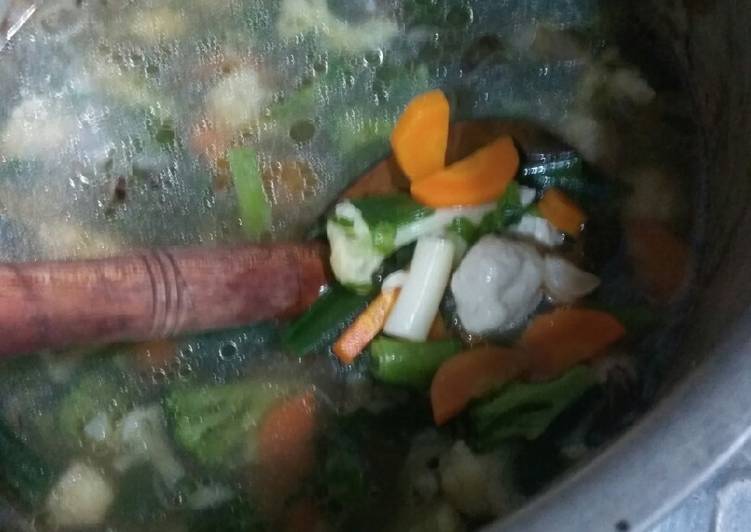 Bagaimana Membuat Sup brokoli bakso Ulala Ulala Anti Gagal