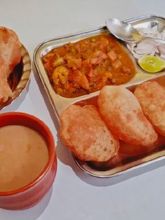 कुर्मा पुरी (kurma puri recipe in marathi) रेसिपी चे मुख्य फोटो