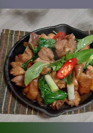 A picture of Three-Cup Chicken (Taiwanese cuisine).