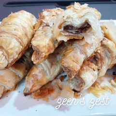 A picture of Cadbury Chocolate Puff Pastry Croissants.
