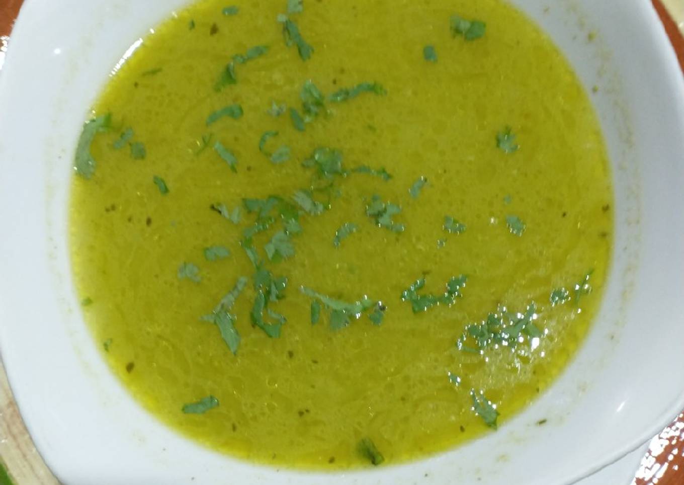 Consomé verde de pollo