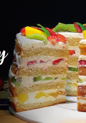 Una foto de Naked Cake - Tarta desnuda de frutas y chantilly con mascarpone