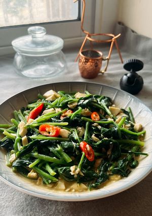鹹蛋菠菜 的食譜成品照片