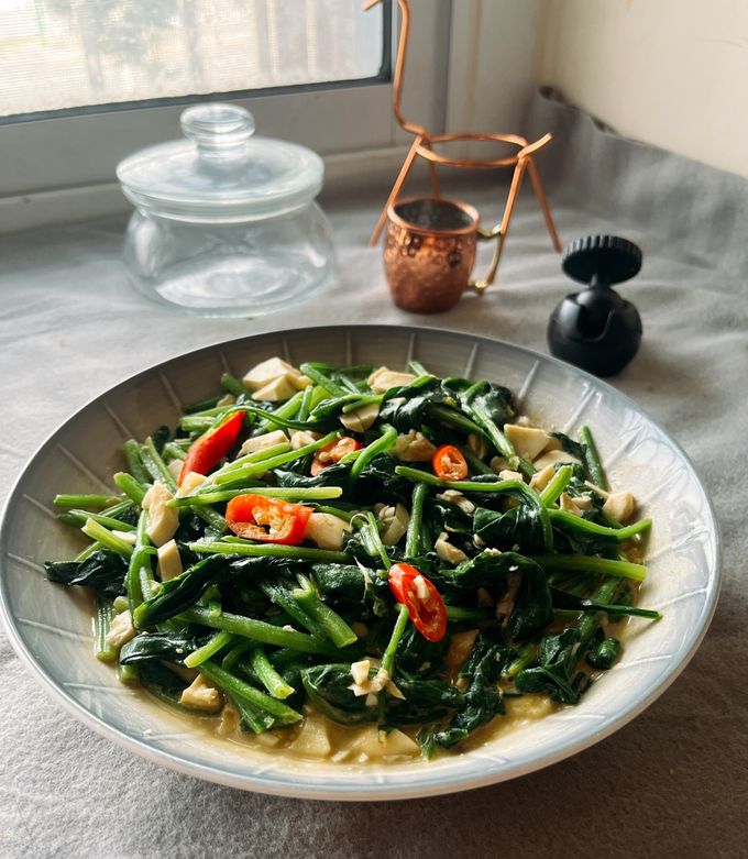鹹蛋菠菜 的食譜成品照片