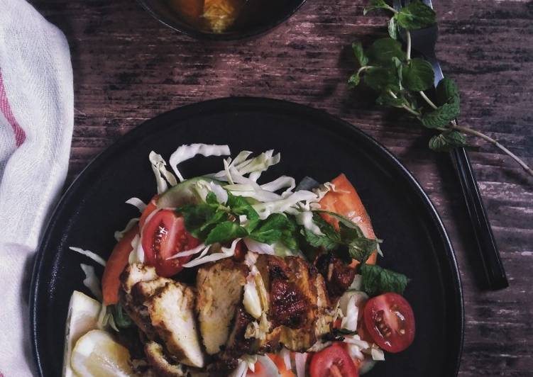 Langkah Langkah Memasak Salad With Chiken Herb Grill yang Sedap