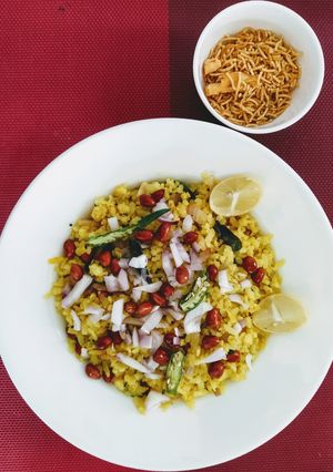 इंदौरी पोहा (indori poha recipe in Hindi) रेसिपी मुख्य फोटो