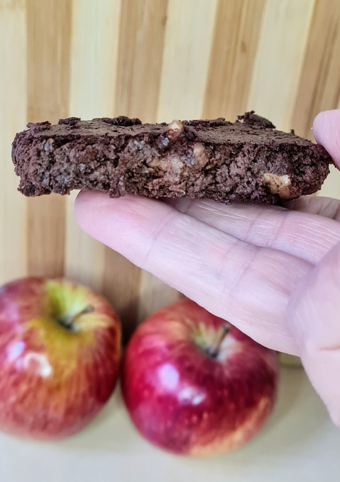 Una foto de Brownie saludable (otro) con manzana sin azúcares agregados ni harina 🍎 🍎 🍎 solo 3 ingredientes