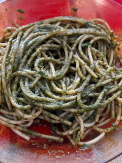 Una foto de Spaghetti al pesto 🌱