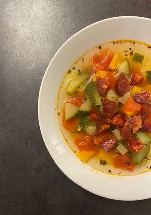 Une photo de Bouillon ratatouille et chorizo