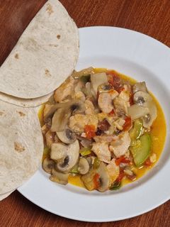 Una foto de Alambre de pollo con queso