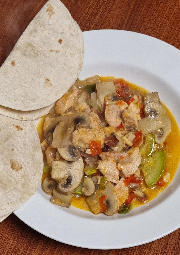 Una foto de Alambre de pollo con queso