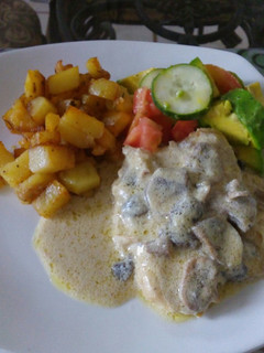 Una foto de Pollo con champiñones a la crema