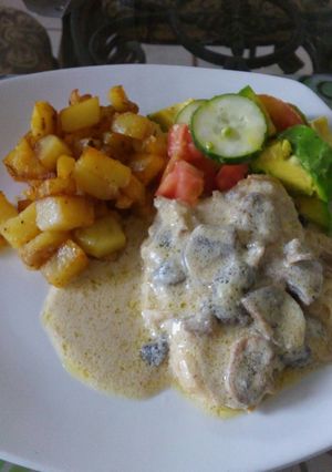 Una foto de Pollo con champiñones a la crema