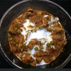A picture of Creamy Mushroom Curry.
