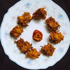 A picture of Onion pakoda.