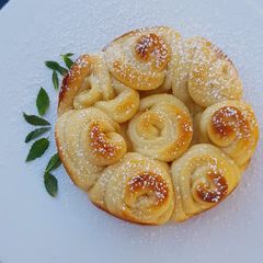 A picture of Rose Rolls.