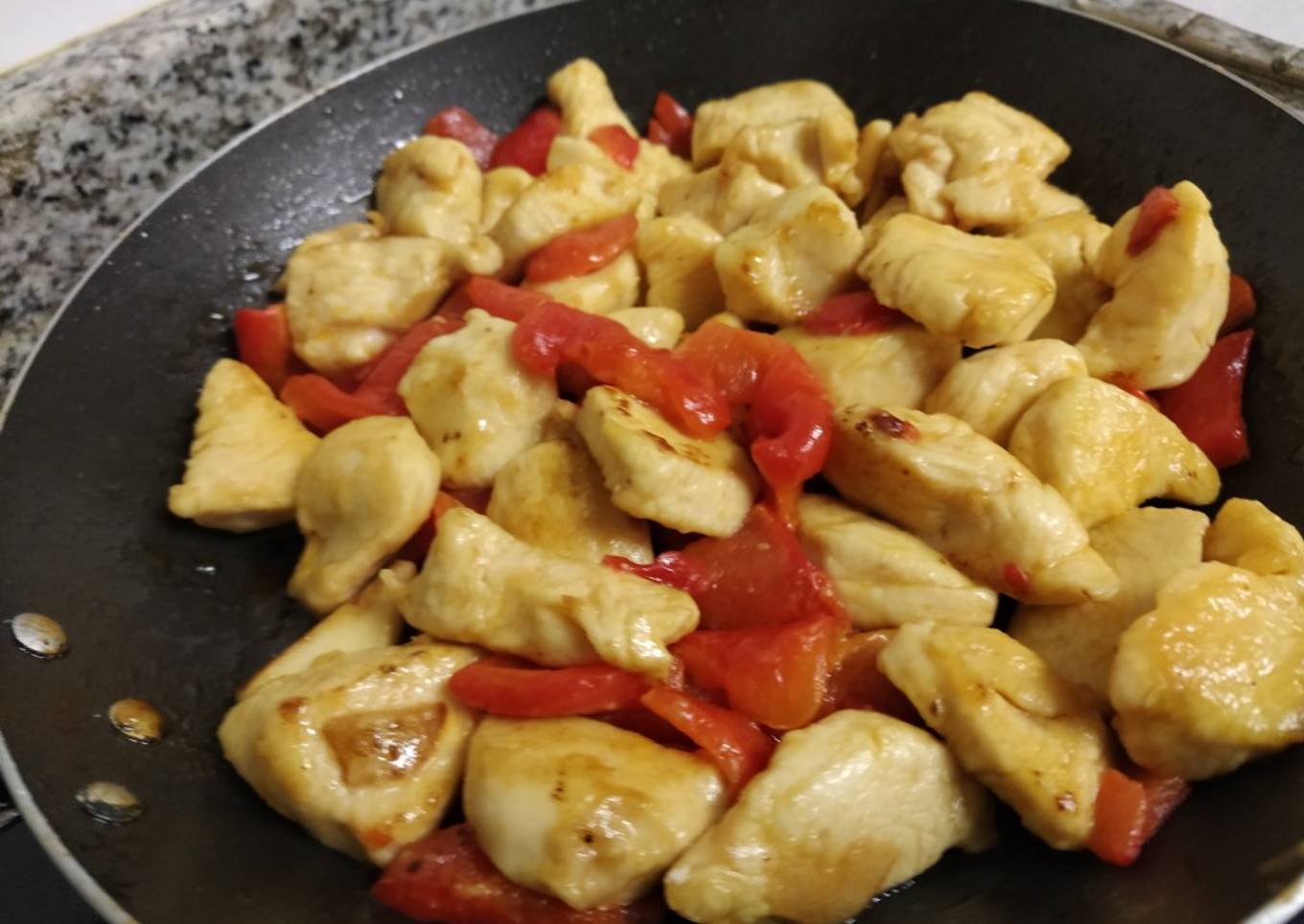 🍳 Sartén de pollo con piquillos