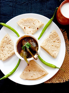 ભરેલા રીંગણા (Bharela Ringan Recipe In Gujarati) રેસીપી મુખ્ય ફોટો