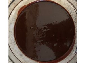 Foto di Glassa a specchio al cioccolato🍫 🥣