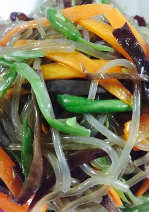 Hình của món Miến trộn chay.