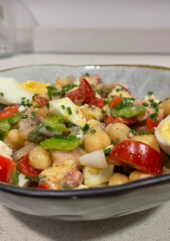 Una foto de Ensalada de garbanzos con pulpo