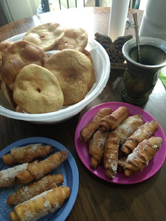 Una foto de Torta fritas y churretes de membrillo/ batata