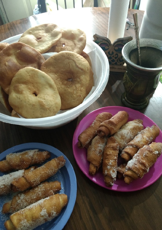 Una foto de Torta fritas y churretes de membrillo/ batata