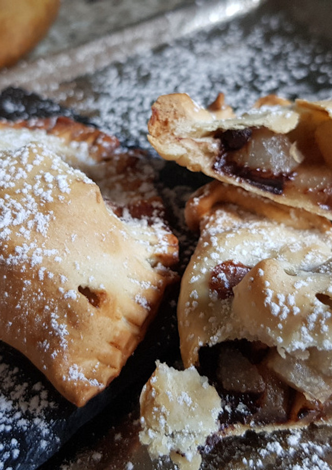 Una foto de Empanadillas de Pera y Chocolate Negro