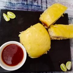 A picture of Chicken bridge roll.