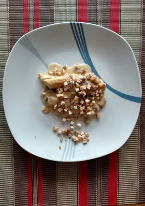 Una foto de Pollo al champiñón con tocino