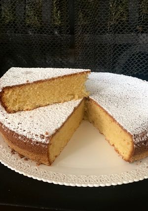 A picture of Lemon Caprese Cake.