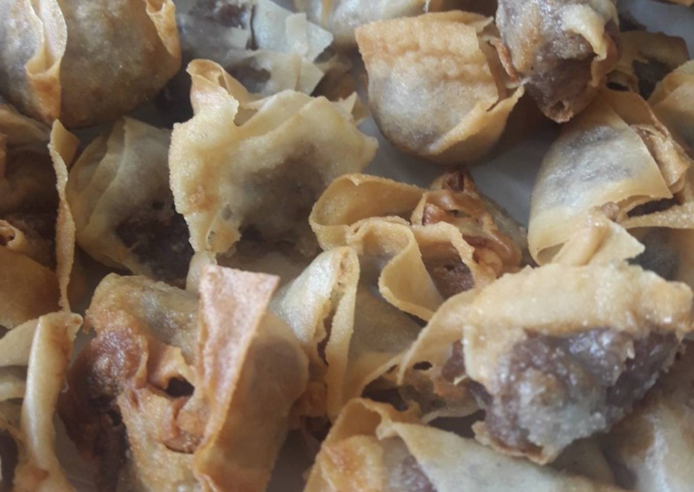 Pangsit goreng isi bakso