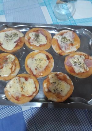 Una foto de Pizzetas xl rellenas. GRACE