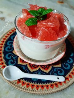 Une photo de Yaourt au pamplemousse rose 🥄