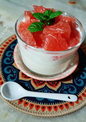 Une photo de Yaourt au pamplemousse rose 🥄