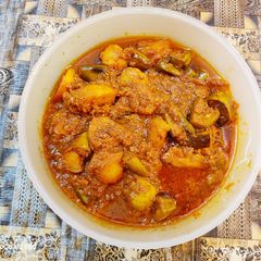 A picture of Pointed Gourd with Potato Curry.