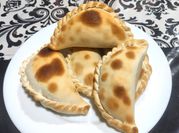 Una foto de empanada de gallina