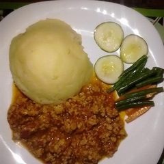 A picture of Minced Meat with mashed potatoes.