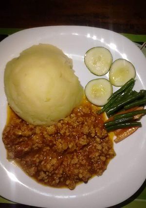 A picture of Minced Meat with mashed potatoes.