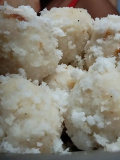 A picture of Coconut Ladoo.