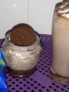 ઓરીઓ મિલ્કશેક (Oreo milkshake recipe in gujrati) રેસીપી મુખ્ય ફોટો