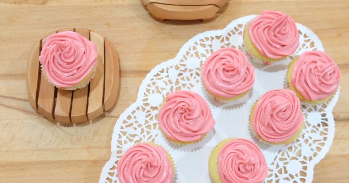 Resep Vanilla Cupcake Moist Lembut Topping Creamcheese Oleh Inrie Lulla ...