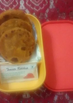 A picture of Mini paratha with aloo and cheese for kids snacks box.