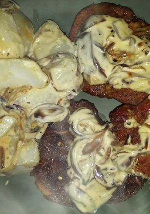 Una foto de Costillas de ternera con papas a la cebolla