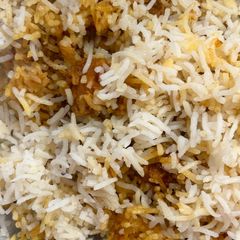A picture of Chicken tikka biryani.