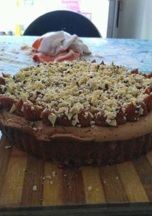 Una foto de Bizcochuelo de chocolate con ddl y oreo