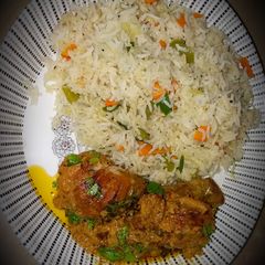 A picture of Vegetable rice with Maharani chicken....