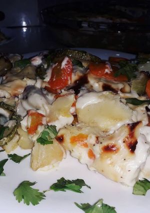 صورة لوصفة غراتان بالخضار وصلصة البيشاميل 🥕🥒🥔🥚🧀